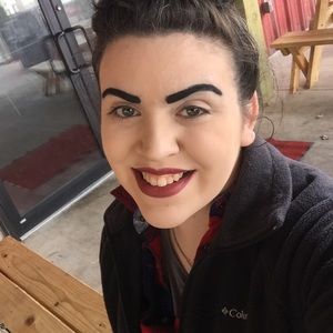 Meet your Posher, Caroline